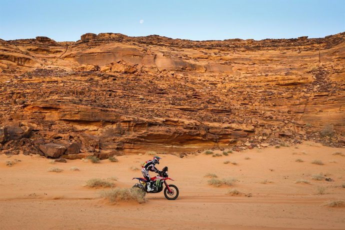 68 SCHAREINA Tosha (esp), Monster Energy Honda HRC, Honda, Rally GP, FIM W2RC, ação durante a Etapa 3 do Dakar 2026, em 6 de janeiro de 2026, nos arredores de Al-Ula, Arábia Saudita - Foto Antonin Vincent / DPPI
