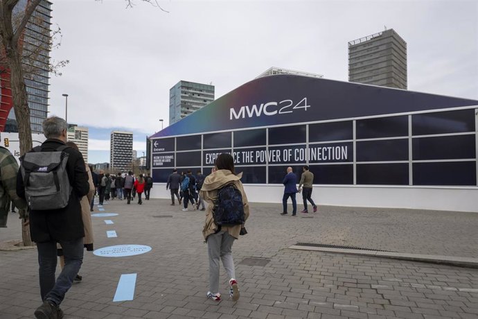 Archivo - Primer día del Mobile World Congress (MWC), en el recinto Gran Via de Fira de Barcelona en L'Hospitalet de Llobregat, a 26 de febrero de 2024, en Barcelona, Catalunya (España).