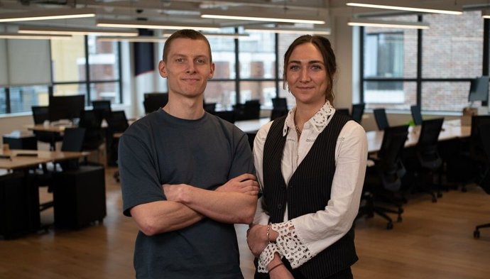 Biographica, con sede en Londres, fue fundada en 2022 por Cecily Price (CEO) y Dominic Hall.