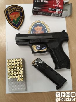 Pistola y munición intervenida a un joven en la zona Norte.