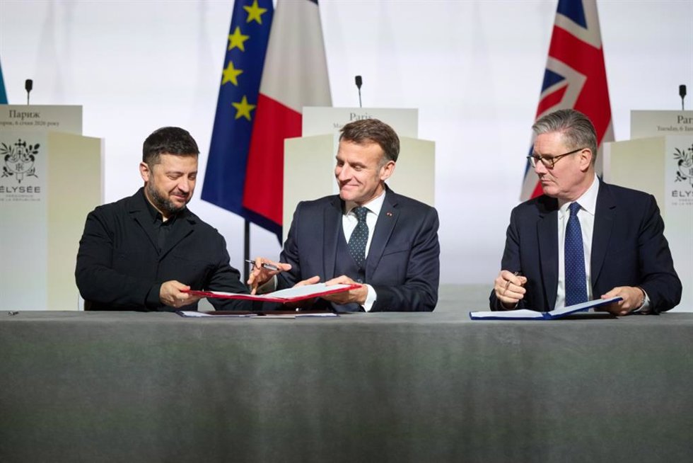 Los presidente de Ucrania, Volodimir Zelenski, y de Francia, Emmanuel Macron, y el primer ministro británico, Keir Starmer.