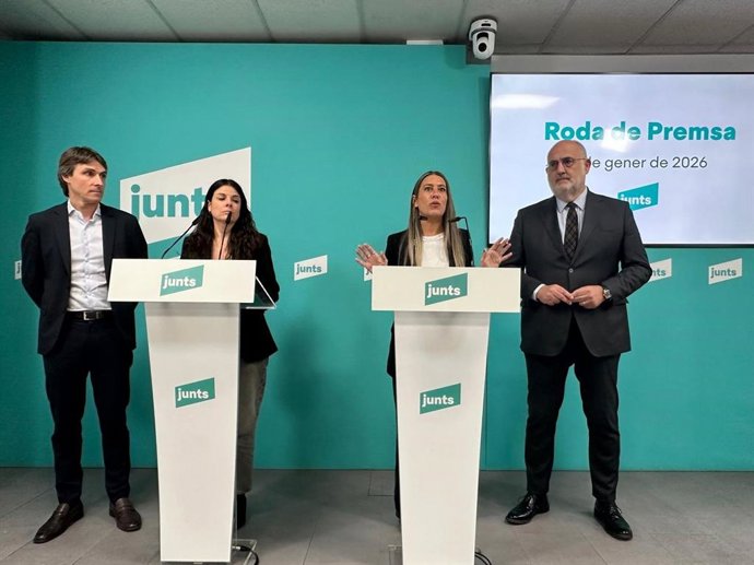 La portaveu de Junts al Congrés, Miriam Nogueras, en una roda de premsa amb membres del partit