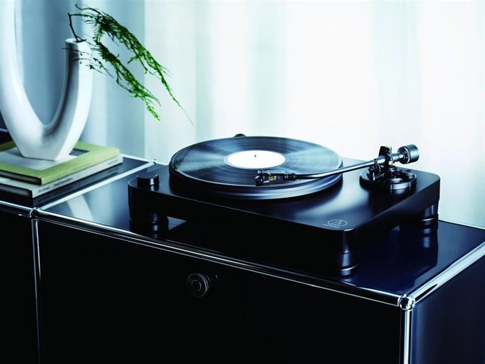 Archivo - Modelo del tocadiscos AT-LP7X de Audio-Technica