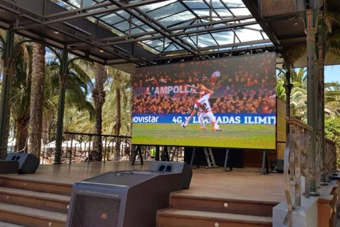 Pantallas LED para hoteles y campings; tecnología visual al servicio del turismo