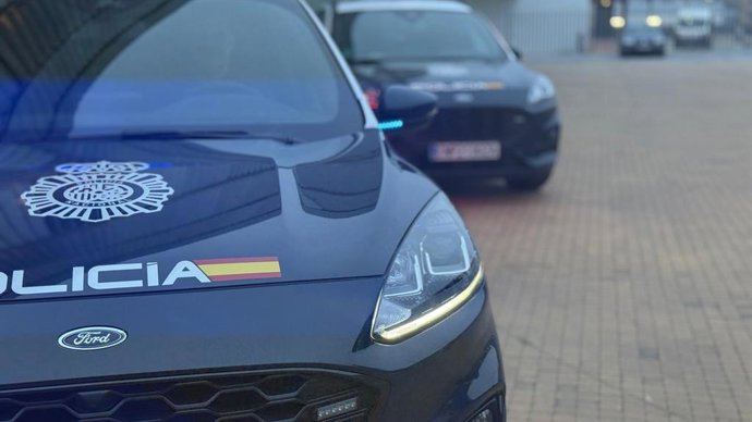 Archivo - Coches de Policía Nacional