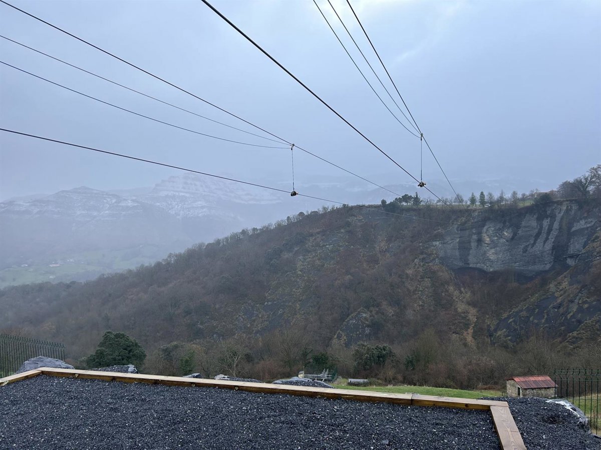 La doble tirolina de Soba, de 421 metros, estará en funcionamiento en marzo