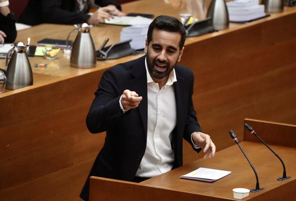 Archivo - El síndic del PSPV-PSOE, José Muñoz, durante el debate de investidura del nuevo president de la Generalitat valenciana, en Les Corts Valencianes, a 27 de noviembre de 2025, en Valencia