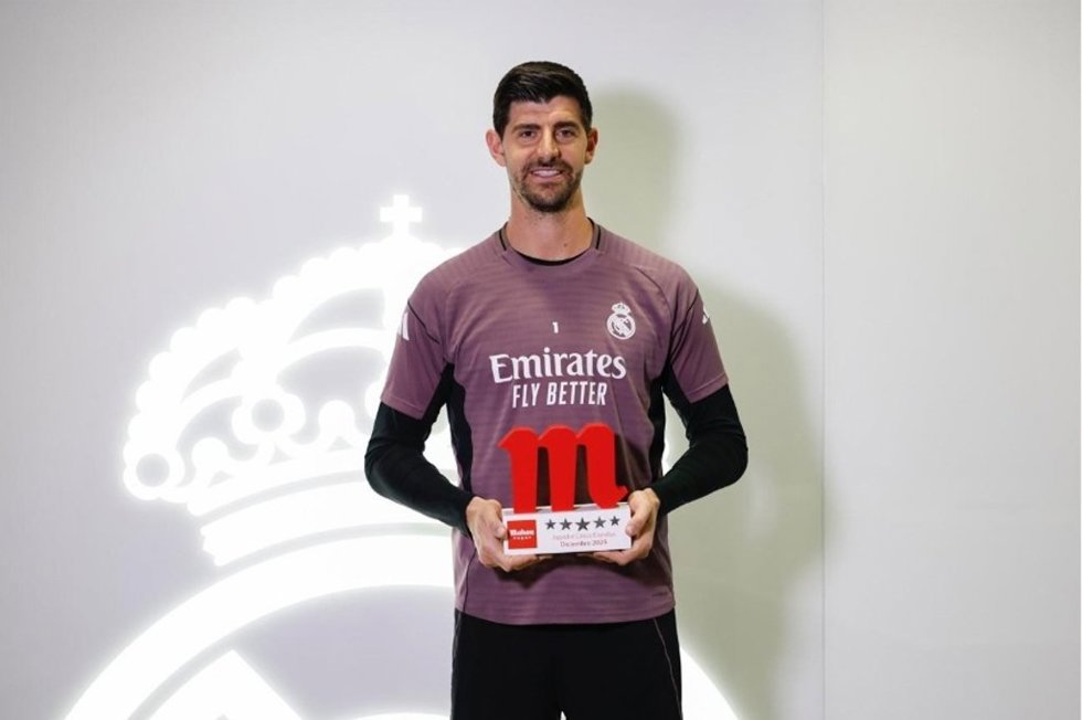 El portero del Real Madrid Thibaut Courtois, Jugador Cinco Estrellas de Diciembre, reconocimiento organizado por Mahou.