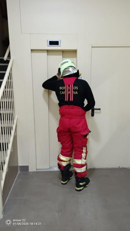 Bomberos rescatan a dos menores en un ascensor en Reinosa