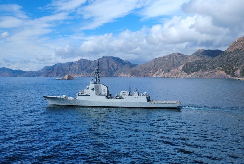 La fragata 'Almirante Juan de Borbón' navegando.