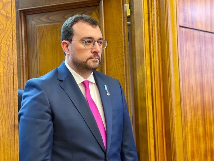 Archivo - El presidente del Principado, Adrián Barbón.