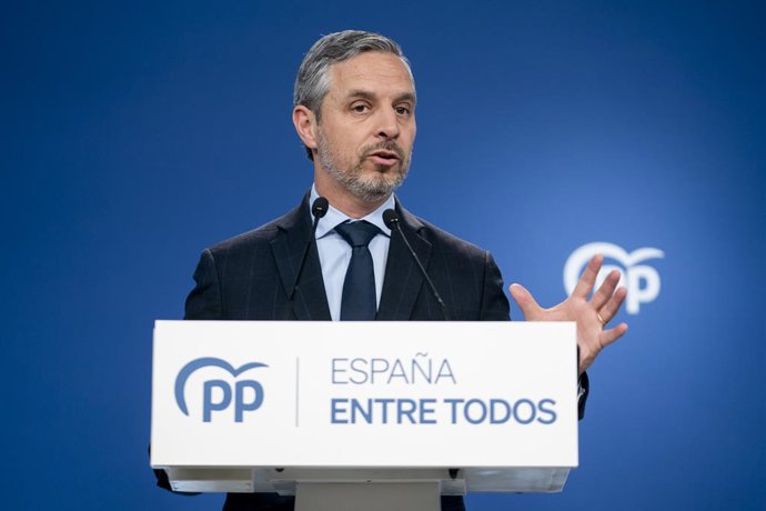 Archivo - El vicesecretario de Economía del PP, Juan Bravo, durante una rueda de prensa, en la sede del PP, a 19 de abril de 2023, en Madrid (España). 
