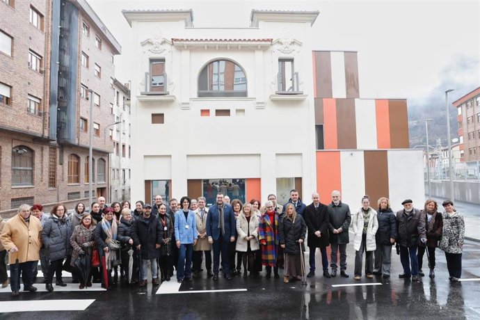 El presidente del Principado de Asturias, Adrián Barbón, ha inaugurado hoy el Centro de Salud de Sotrondio.