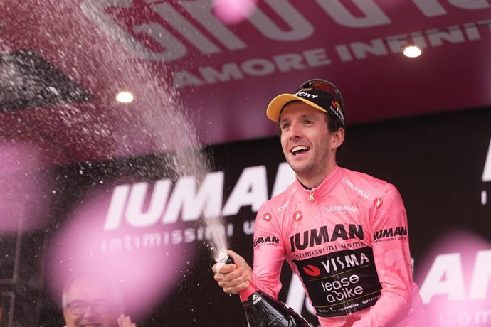 Archivo - El ciclista británico Simon Yates, en el Giro de Italia.