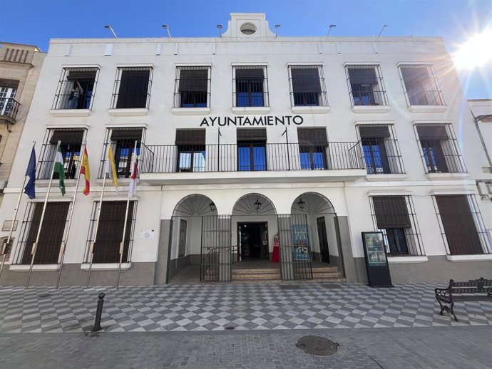 Exterior del Ayuntamiento de Coría del Río (Sevilla)