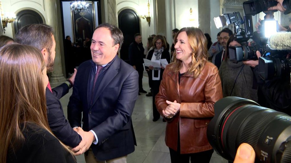 Llorca defiende la "colaboración con la justicia" de Feijóo tras remitir sus men