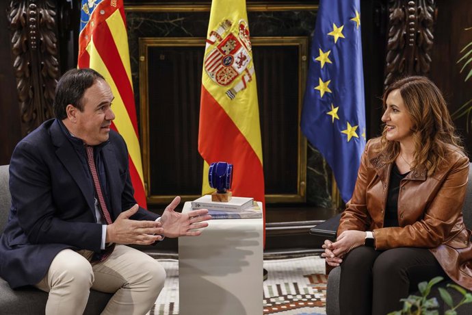El president de la Generalitat Valenciana, Juanfran Pérez Llorca, realiza una visita institucional al Ayuntamiento de València y se reúne con su alcaldesa, María José Catalá