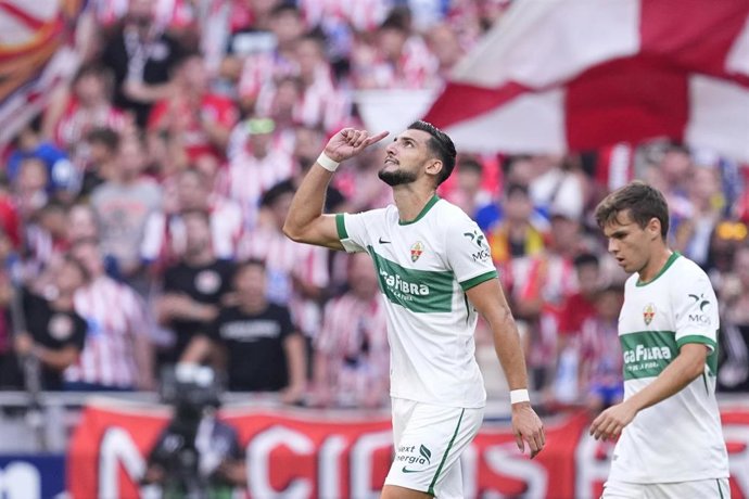 Archivo - Rafa Mir celebra un gol con el Elche CF en LaLiga EA Sports 25-26