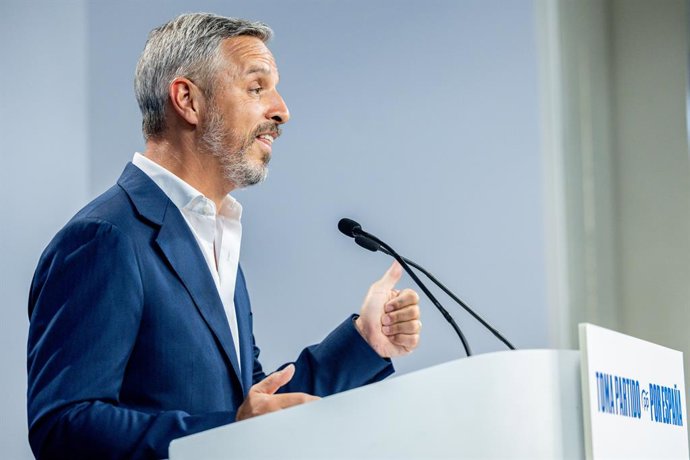 Archivo - Arxiu - El sotssecretari d'Hisenda, Habitatge i Infraestructures del PP, Juan Bravo, durant una roda de premsa, en la seu del PP, a 11 d'agost del 2025, a Madrid (Espanya). 