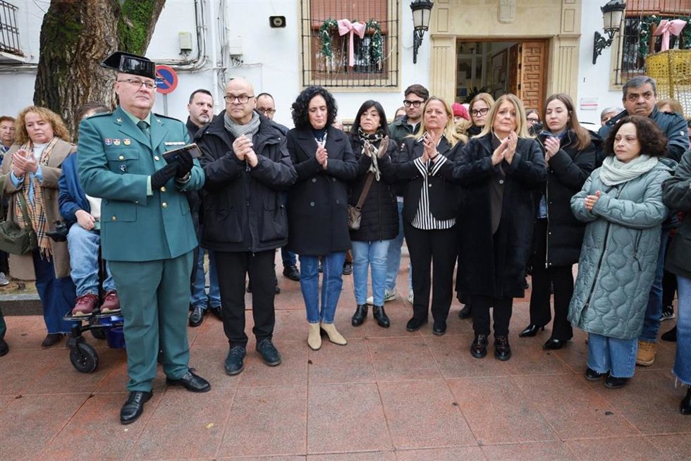 Concentración en Quesada en respulsa por la muerte de una vecina.