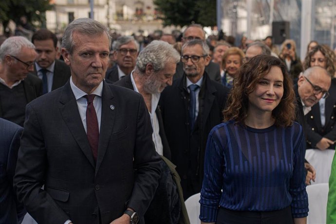 Archivo - El presidente de la Xunta de Galicia, Alfonso Rueda, y la presidenta de la Comunidad de Madrid, Isabel Díaz Ayuso, durante el acto institucional de hermanamiento entre la Comunidad de Madrid y Galicia.