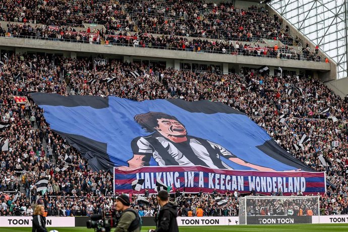 Archivo - Una gran pancarta dedicada a Kevin Keegan por los aficionados del Newcastle United.