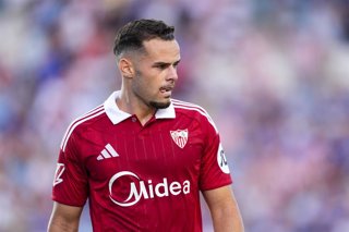 Archivo - Ramon Martinez of Sevilla FC looks on during a Pre-Season friendly football match played between Sevilla FC and Sunderland AFC at Estadio Algarve on July 19, 2025 in Faro, Portugal