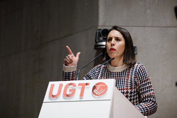 La secretaria política de Podemos, Irene Montero, interviene durante un mitin del Polo Democrático en la sede de la UGT, a 7 de enero de 2026, en Madrid (España). El senador del Polo Democrático y candidato a la Presidencia de Colombia, Iván Cepeda Castro