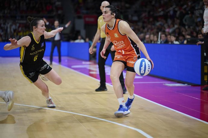 Archivo - Aina Ayuso y Leticia Romero, durante la Copa de la Reina 2025.