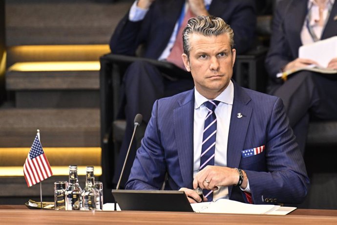 Archivo - October 15, 2025: US Secretary of War Pete Hegseth prior to the Ministers of Defence meeting at NATO headquarters in Brussels, Belgium on 15/10/2025  The ministers focus on strengthening the Allianceâ€s defense readiness in response to the growi