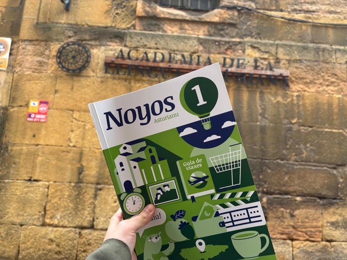 Archivo - Llibru del cursu d'asturianu del métodu Noyos (nivel A1-A2).