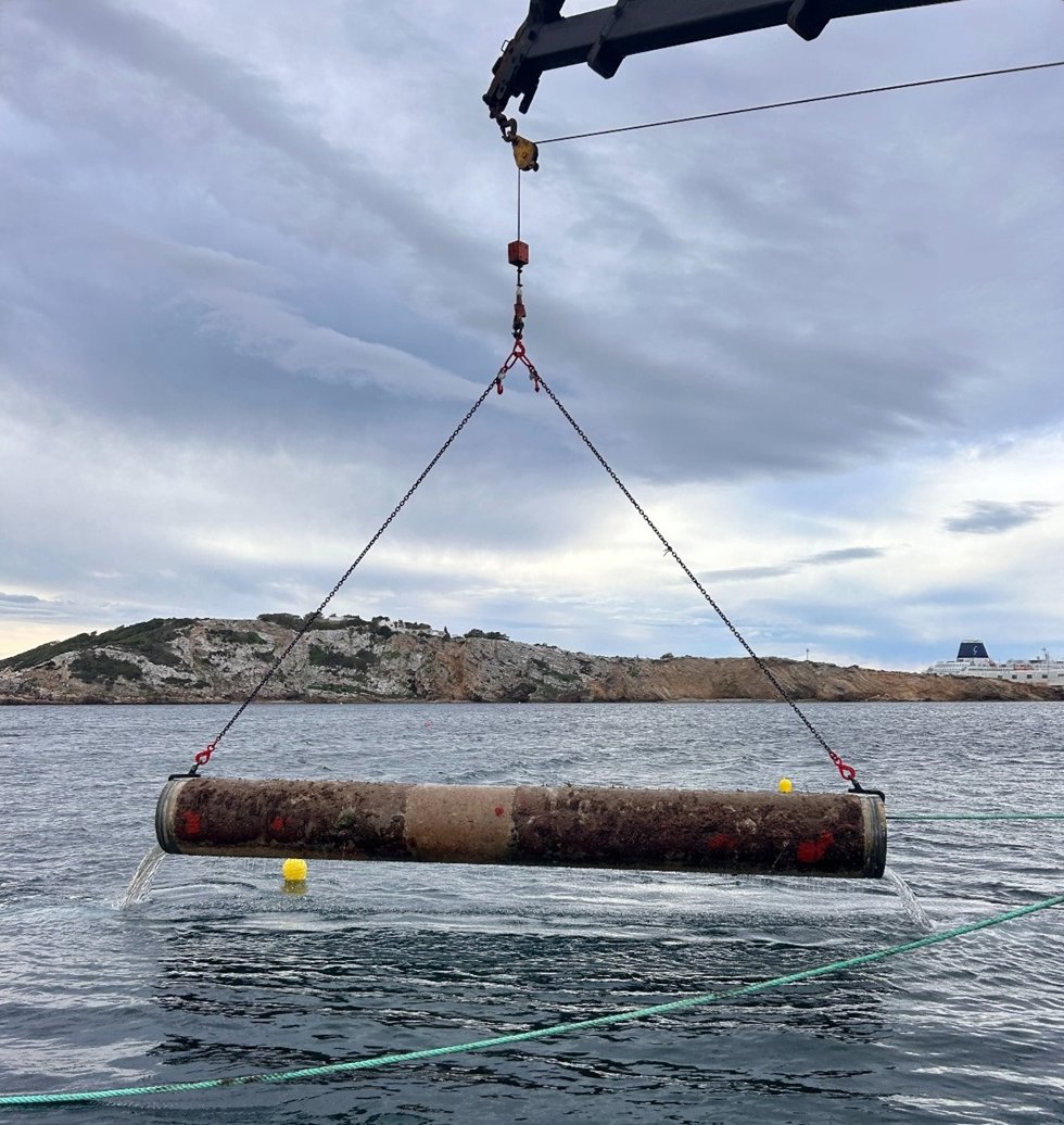 Abaqua adjudica la redacción de estudios para ejecutar emisarios marítimos en Ibiza.