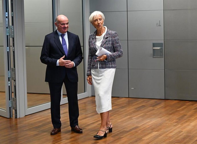 Archivo - 18 July 2024, Hesse, Frankfurt/Main: President of the European Central Bank (ECB) Christine Lagarde and Vice President Luis de Guindos leave the press conference at the ECB headquarters. Photo: Arne Dedert/dpa