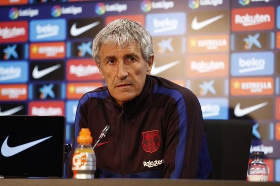 Archivo - El exentrenador del FC Barcelona Quique Setién