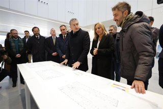 El consejero de Sanidad, Presidencia y Emergencias, Antonio Sanz, y la alcaldesa de Granada, Marifrán Carazo, han supervisado las obras del nuevo Centro de Salud Barriada de la Juventud.