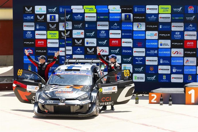 Archivo - Kalle Rovanpera celebra su victoria en el Rally Islas Canarias-Rally de España 2025