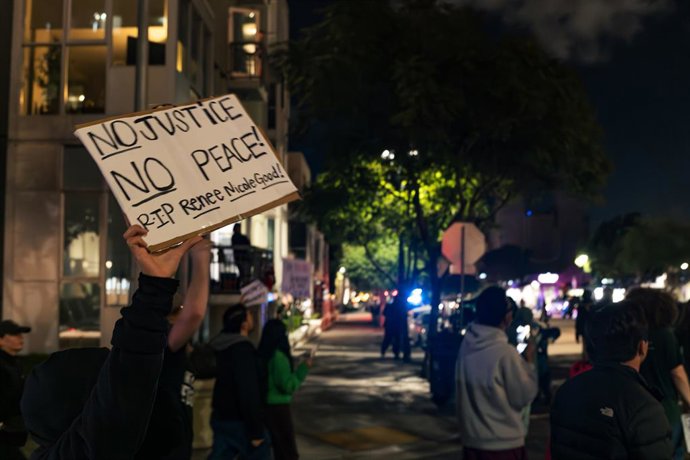 Protesta en Sant Diego després de la mort d'una dona a mans de agents de l'ICE a Minneapolis, en l'estat de Minnesota, a Estats Units