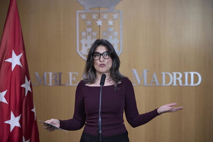 La portavoz de Más Madrid, Manuela Bergerot, durante el debate de los Presupuestos de 2026, en la Asamblea de Madrid, a 19 de diciembre de 2025, en Madrid (España). La Asamblea de Madrid aprueba con la mayoría absoluta del PP los Presupuestos de la Comuni
