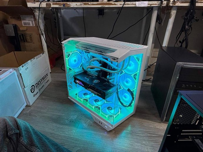 Aussar facilita el montaje del ordenador personalizado ideal con su configurador sin errores