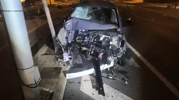 Vehículo completamente destrozado