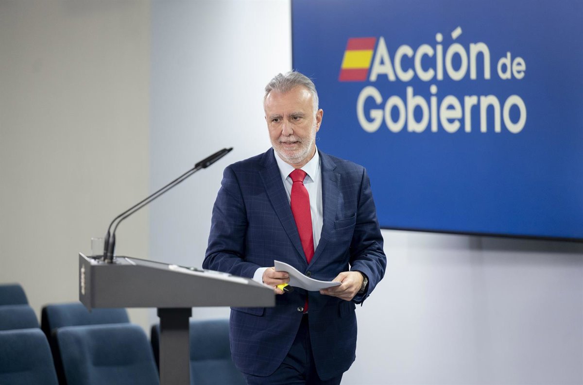 Víctor Torres confirma el traslado a la Península de  600 ó 700  menores migrantes en los últimos 6 meses:  Un hito 