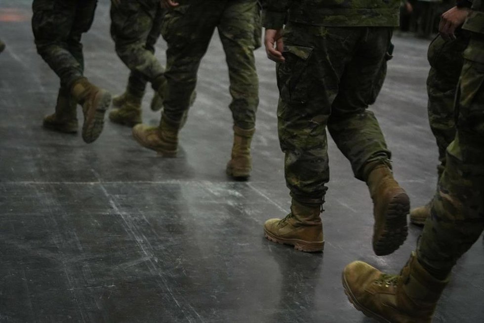 Archivo - Varios militares en la Base Logística Principal del Ejército de Tierra en imagen de archivo