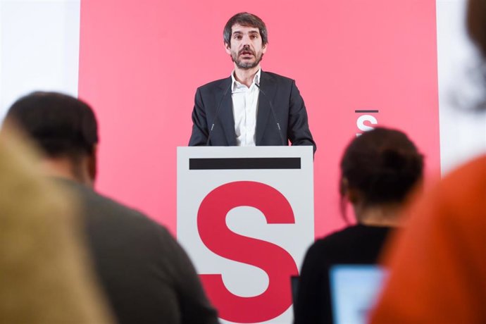 El ministro de Cultura, Ernest Urtasun, durante una rueda de prensa, en el Espacio Rastro, a 15 de diciembre de 2025, en Madrid (España).