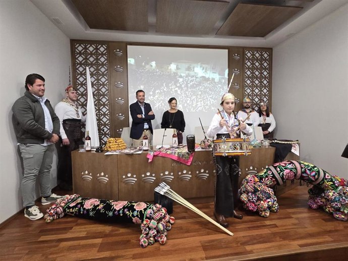 Presentación de la fiesta 'La Encamisá' de Navalvillar de Pela 2026