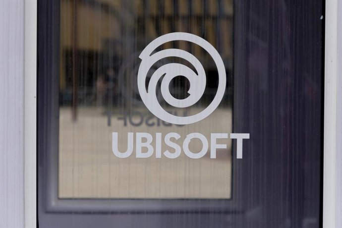 15 de outubro de 2024, Paris, França, França: Saint Mande, França, 15 de outubro de 2024 - Manifestação dos funcionários da editora de videogames Ubisoft em frente à sede da empresa. Os trabalhadores entraram em greve por três dias após a nova determinaçã