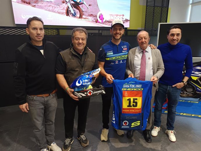 El piloto español Lorenzo Santolino (Sherco), en una rueda de prensa.