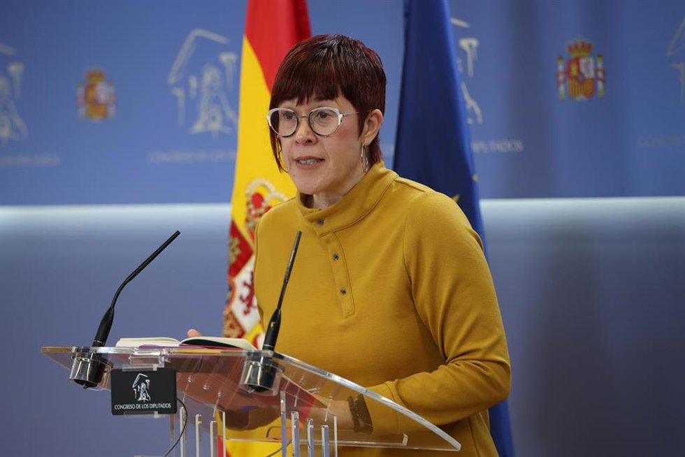Archivo - La diputada de Compromís, gueda Micó, durante una rueda de prensa en el Congreso de los Diputados, a 2 de diciembre de 2025, en Madrid (España).