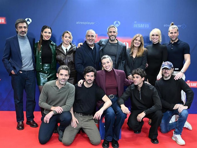 El jurado, el presentador y los concursantes posan en el photocall durante la presentación de la nueva edición de 'El Desafío'