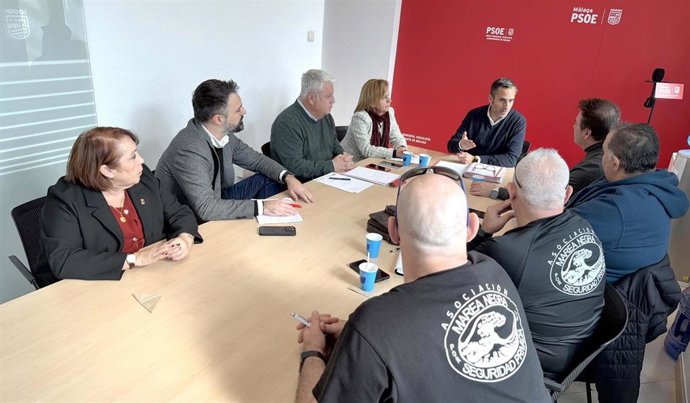 Reunión del grupo municipal socialista con la asociación Marea Negra.