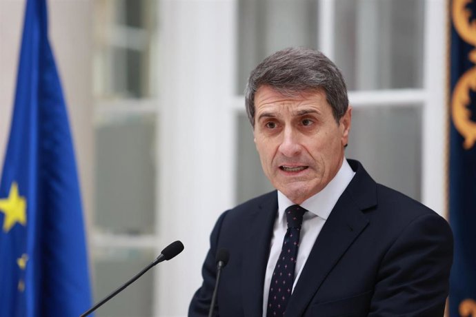 El delegado del Gobierno de España en Andalucía, Pedro Fernández, atiende a los medios tras presidir la reunión de coordinación con las Fuerzas y Cuerpos de Seguridad del Estado. 